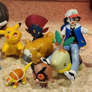 Pokémon Character figures entire lot of 12